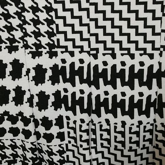 Jolie Sleeveless Black & White Sheath Dress size 8 - Picture 4 of 7